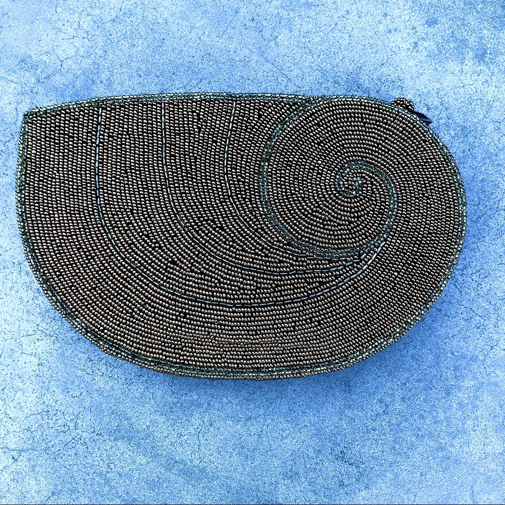 Seashell shaped beaded Genie Bag